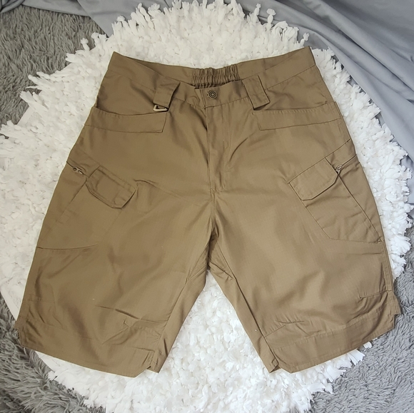 Other - NWOT - Men's Tan Tactical Shorts, XL